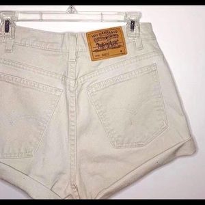 High waisted cream colored Levi’s shorts